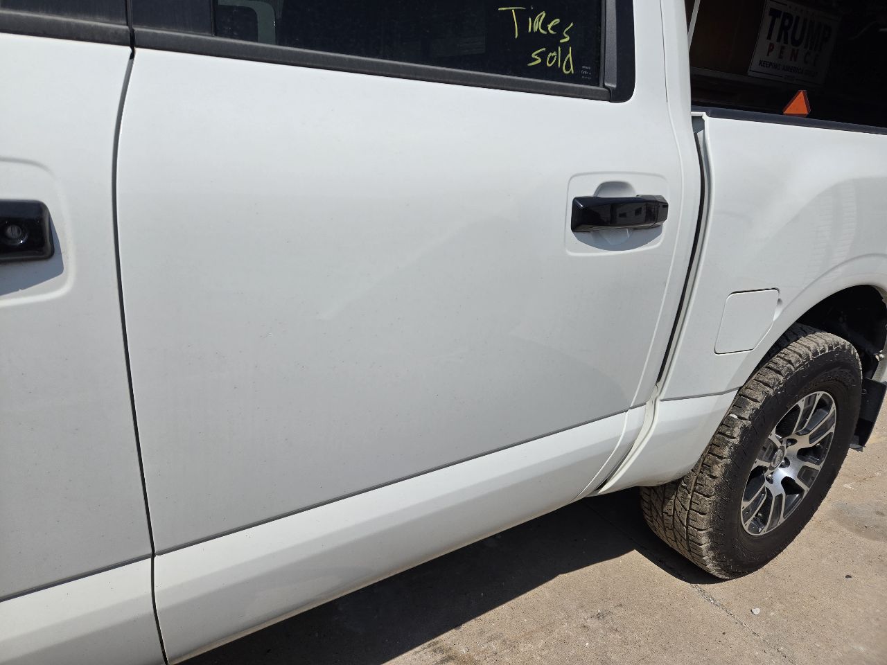 https://f005.backblazeb2.com/file/img-partshotlines-com/Inventory/EX441/Vehicle/251366_04.jpg