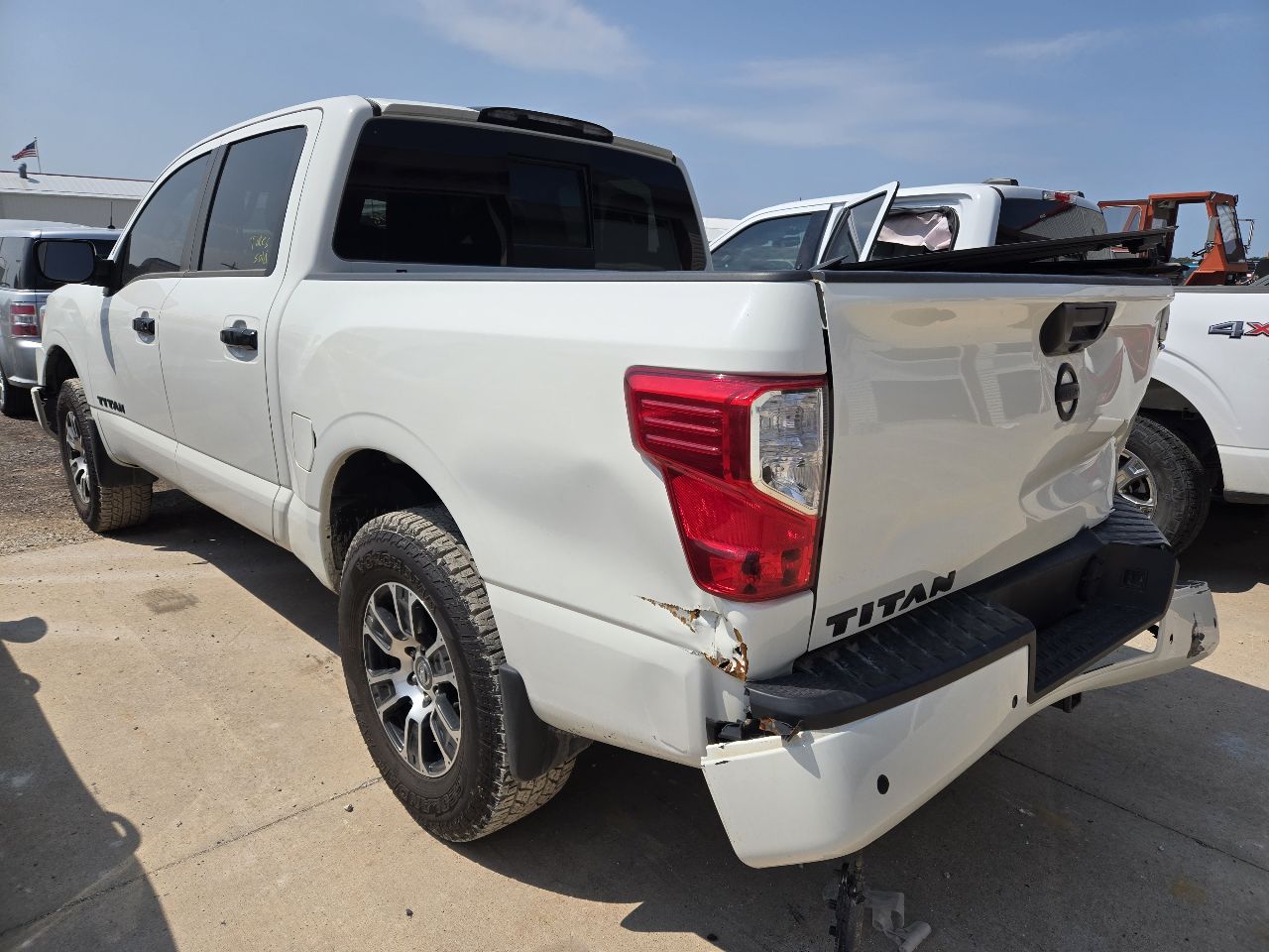https://f005.backblazeb2.com/file/img-partshotlines-com/Inventory/EX441/Vehicle/251366_06.jpg