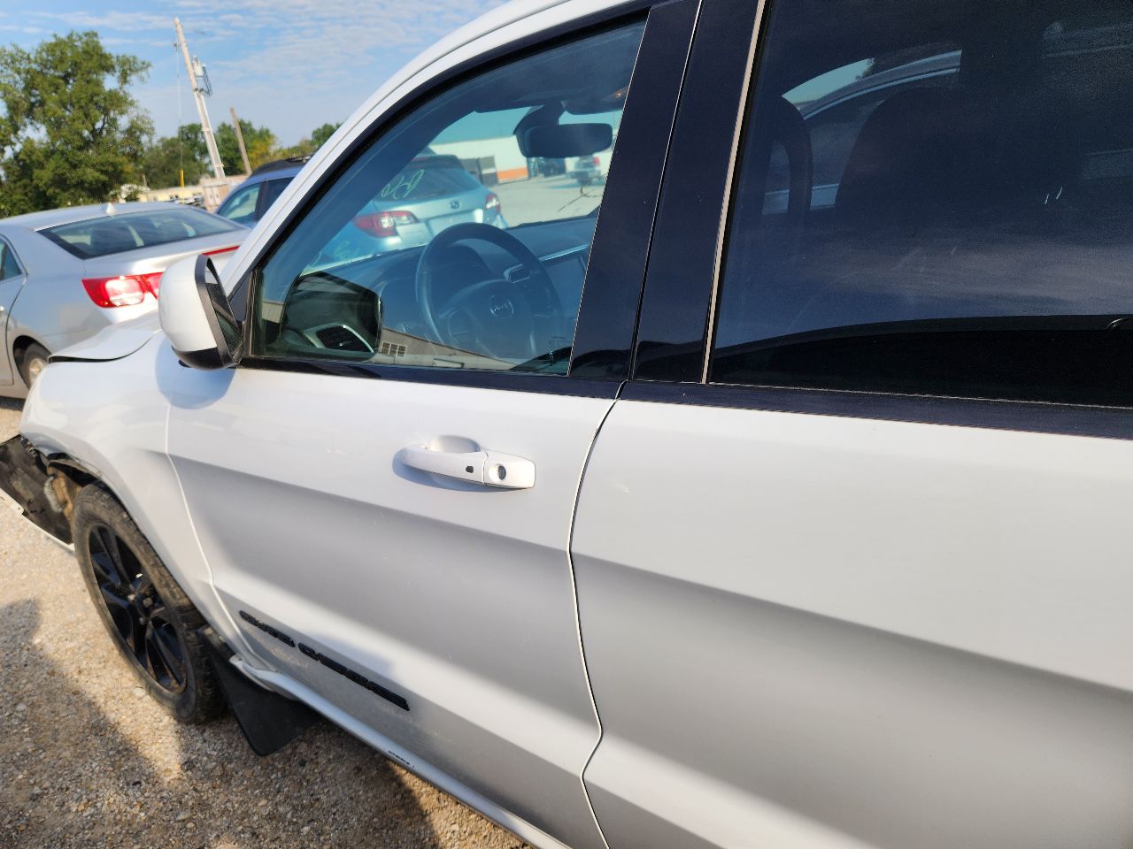 Vehicle/251628_08.jpg