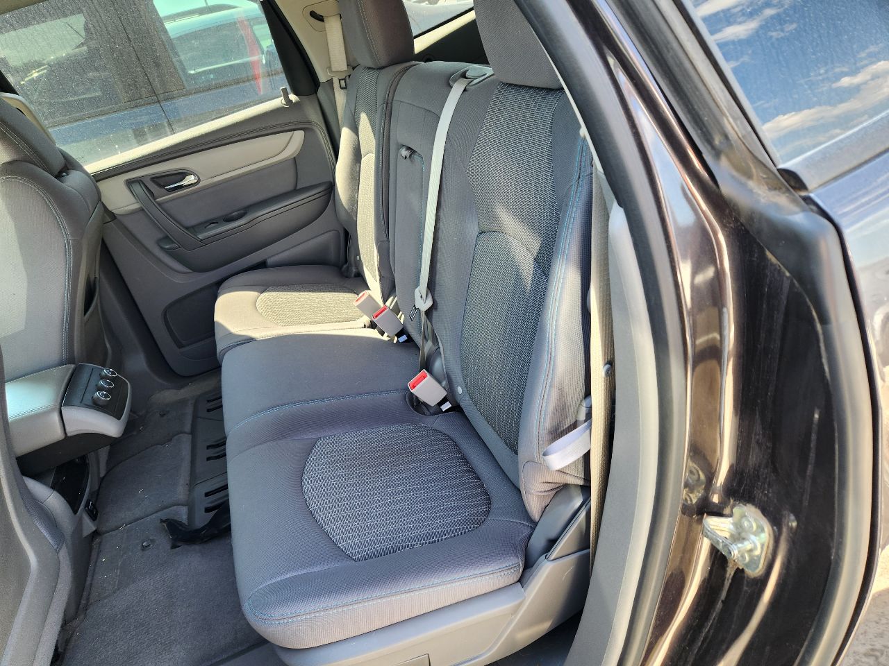 Vehicle/251675_14.jpg