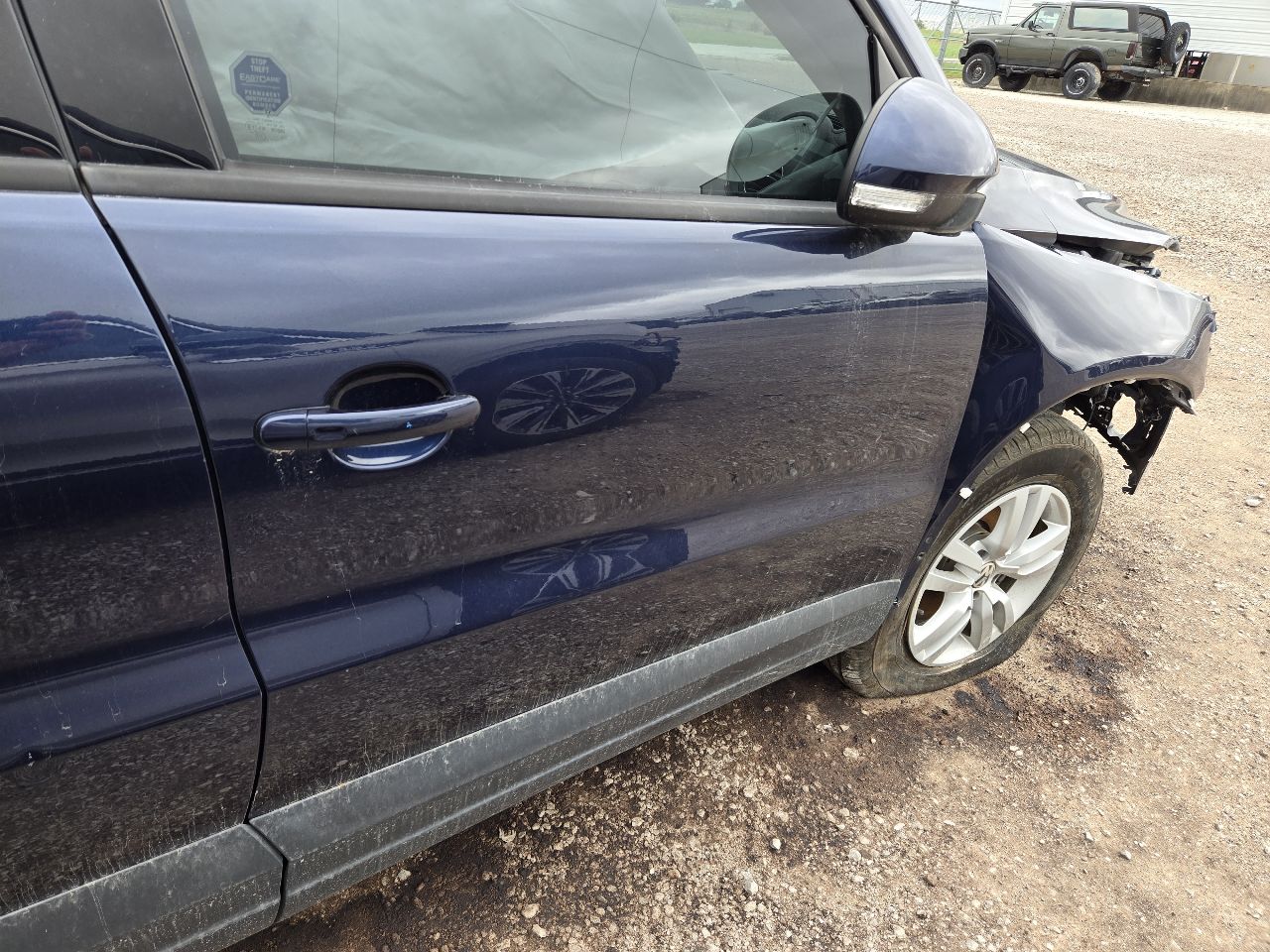 Vehicle/251712_08.jpg