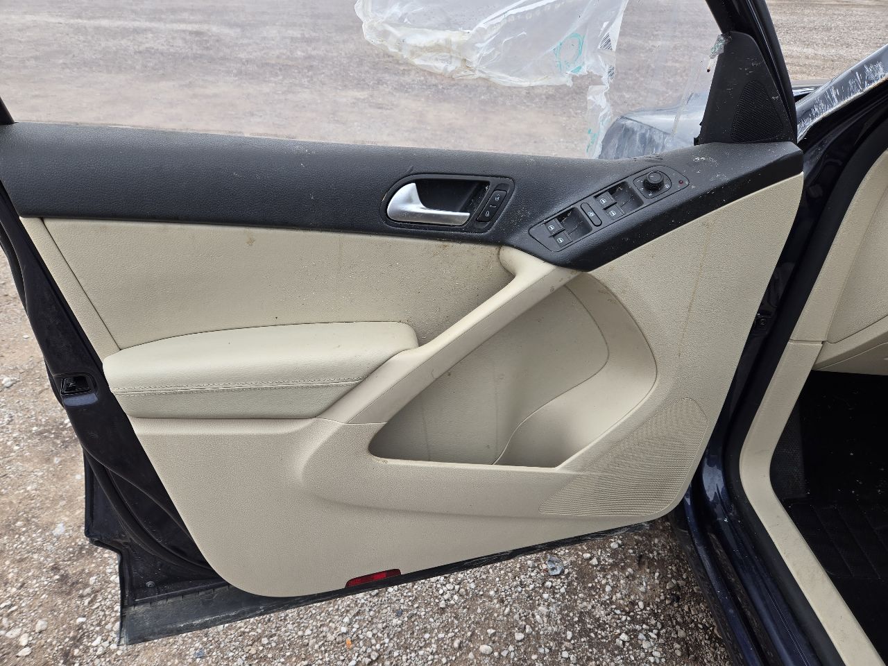 Vehicle/251712_12.jpg
