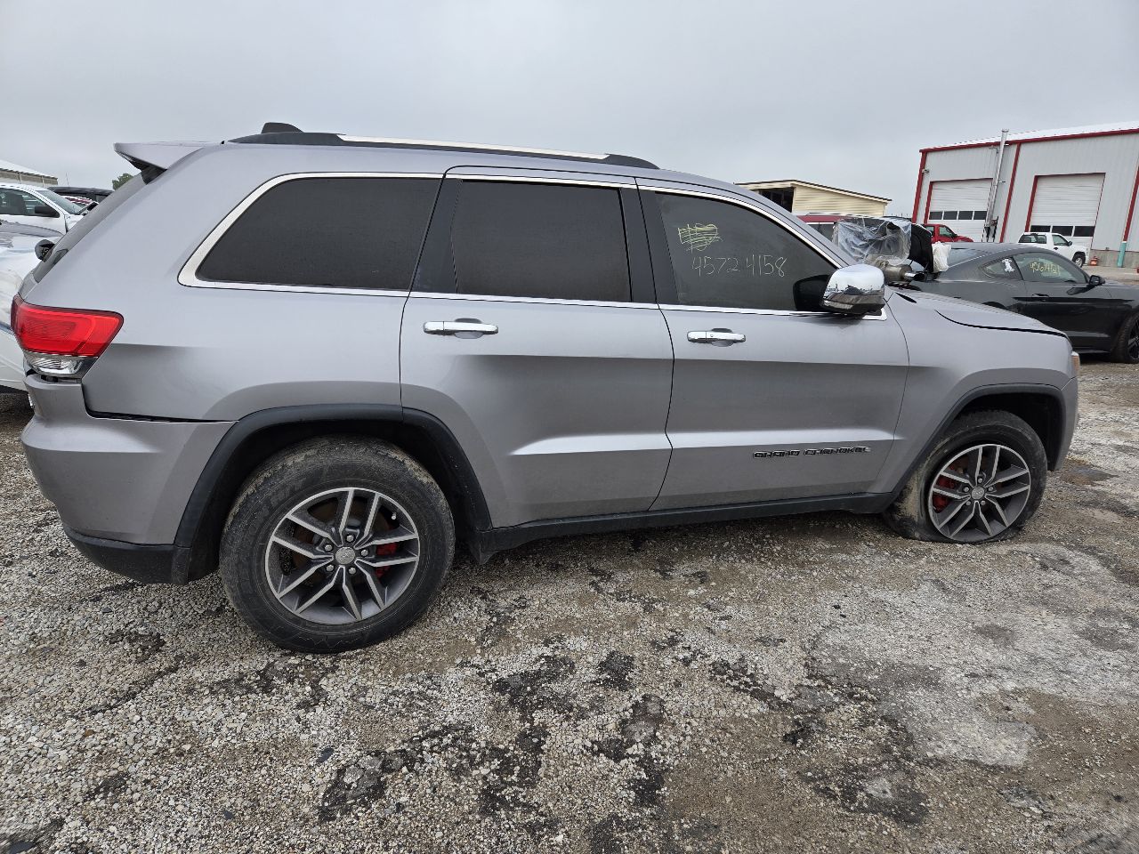 Vehicle/251823_08.jpg