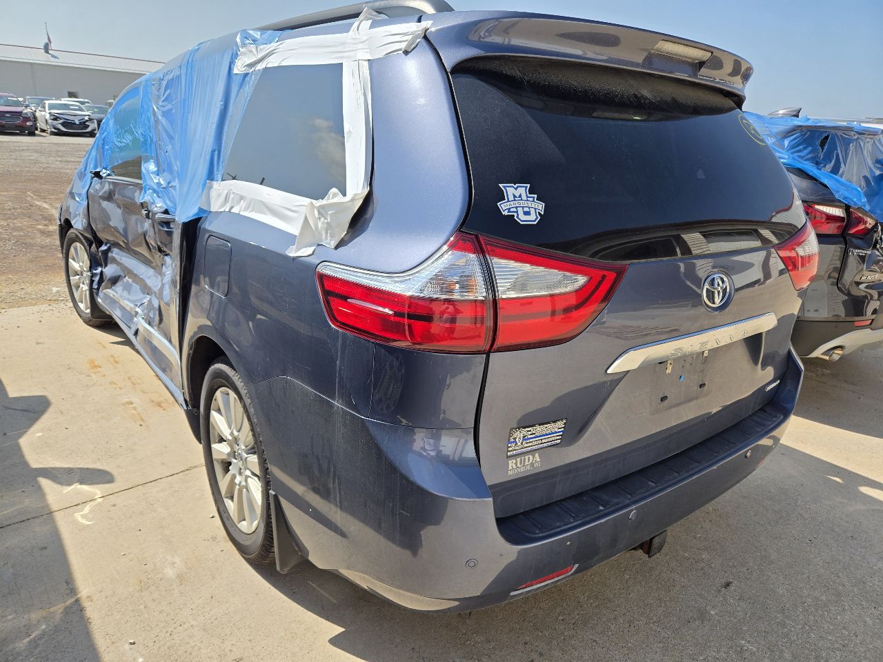 Vehicle/251876_03.jpg