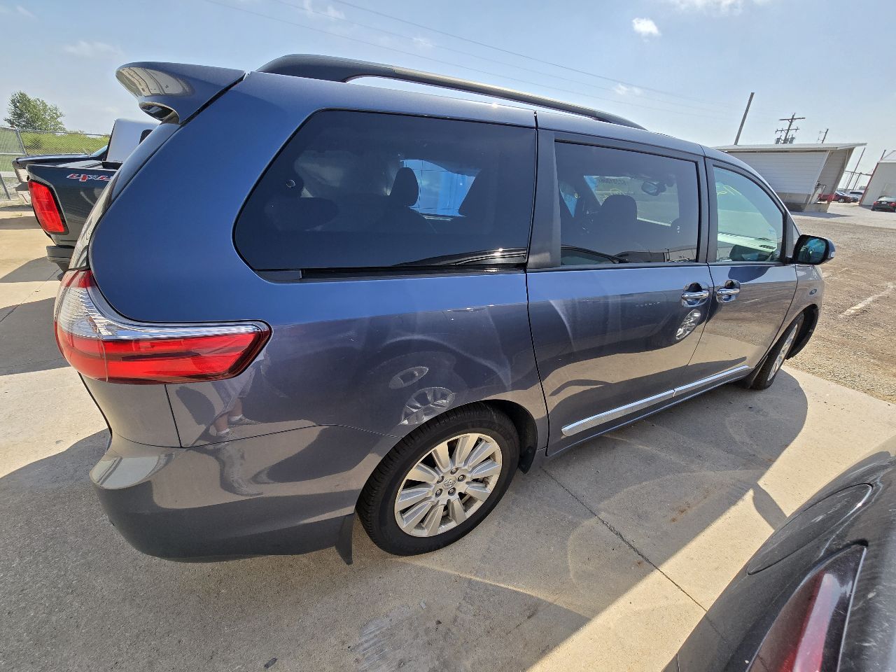 Vehicle/251876_06.jpg
