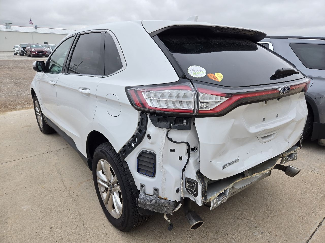 Vehicle/251900_06.jpg