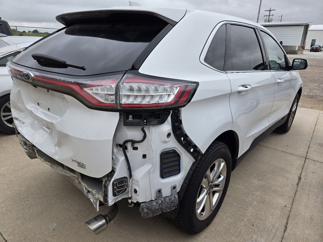Vehicle/251900_08.jpg