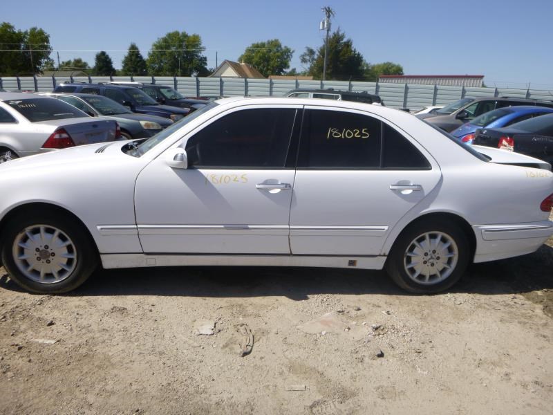 https://f005.backblazeb2.com/file/img-partshotlines-com/Inventory/EX465/Vehicle/44732_12.jpg