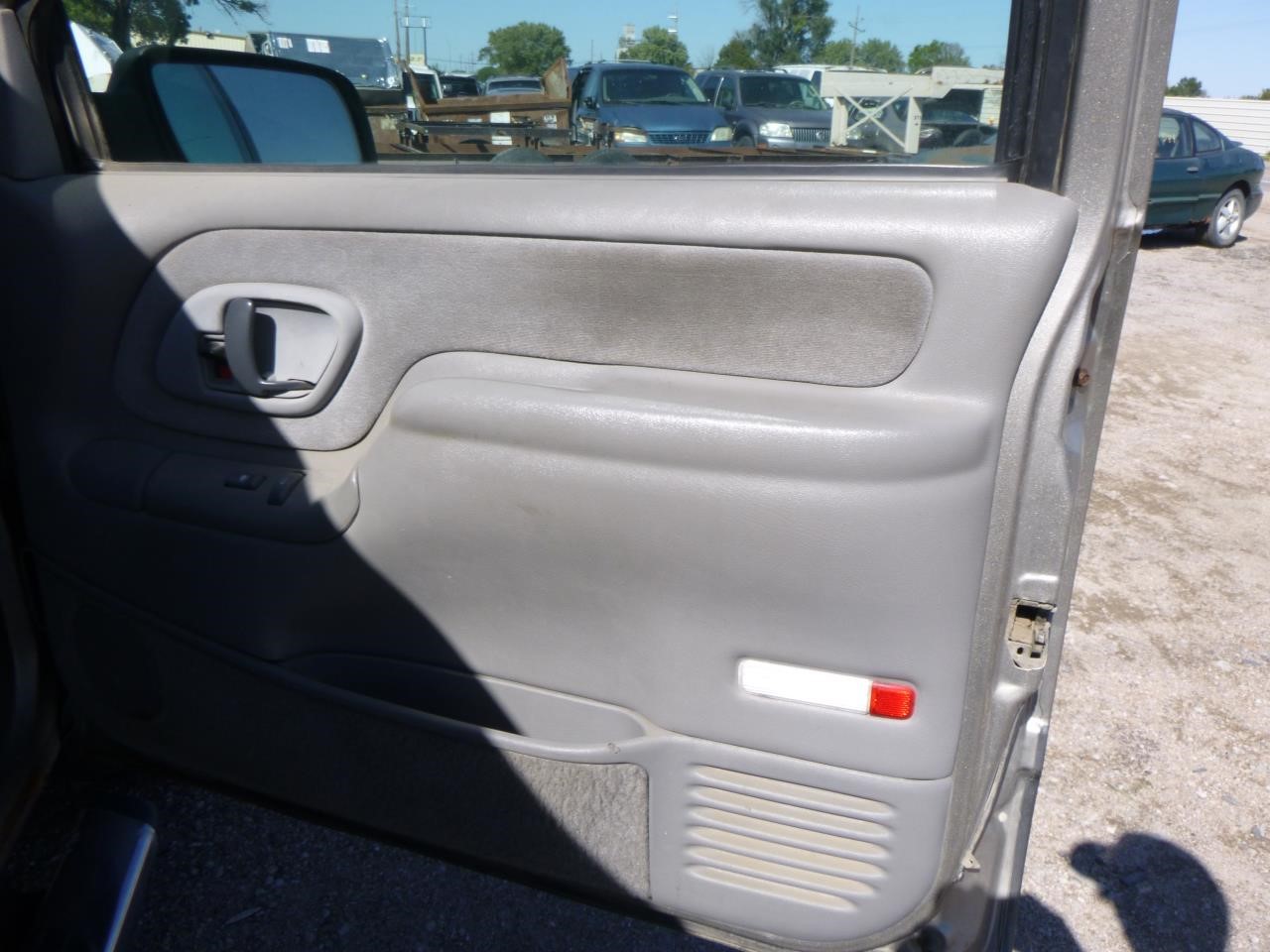 https://f005.backblazeb2.com/file/img-partshotlines-com/Inventory/EX465/Vehicle/70627_10.jpg
