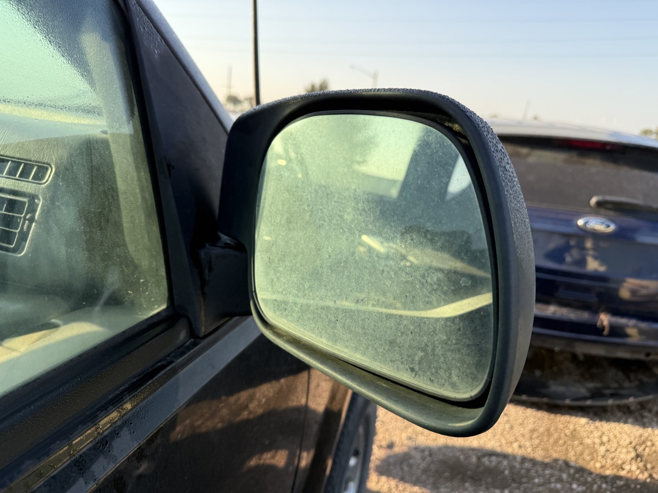 https://f005.backblazeb2.com/file/img-partshotlines-com/Inventory/EX465/Vehicle/74160_27.jpg