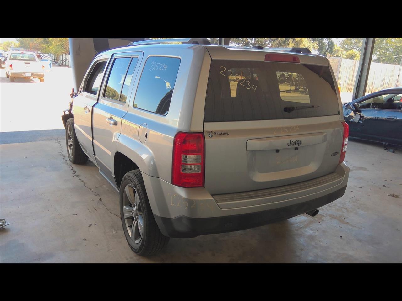 Vehicle/45528_05.jpg