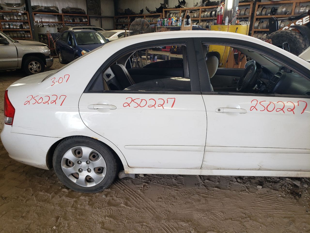 https://f005.backblazeb2.com/file/img-partshotlines-com/Inventory/EX534/Vehicle/45242_11.jpg