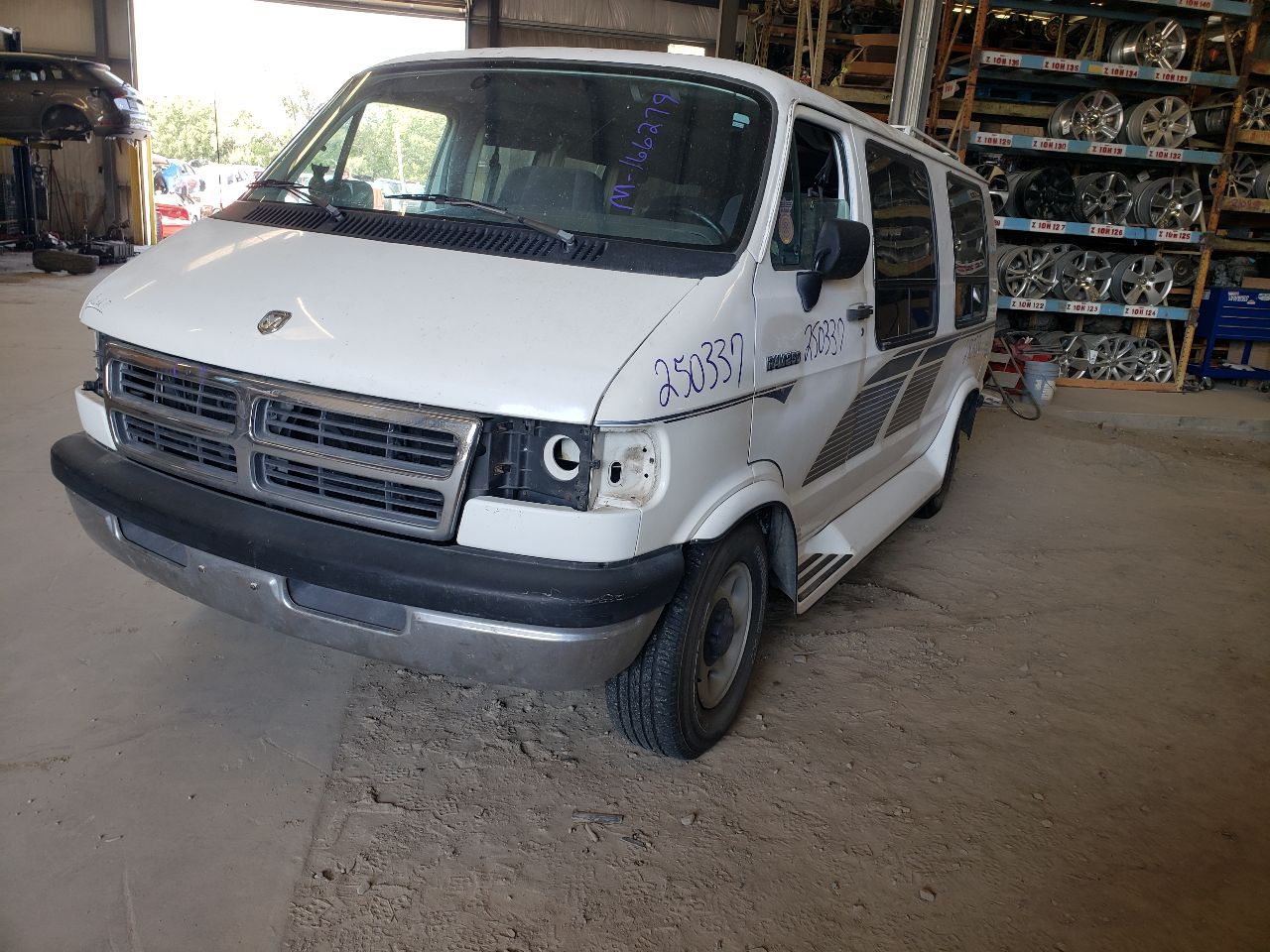 https://f005.backblazeb2.com/file/img-partshotlines-com/Inventory/EX534/Vehicle/45499_01.jpg