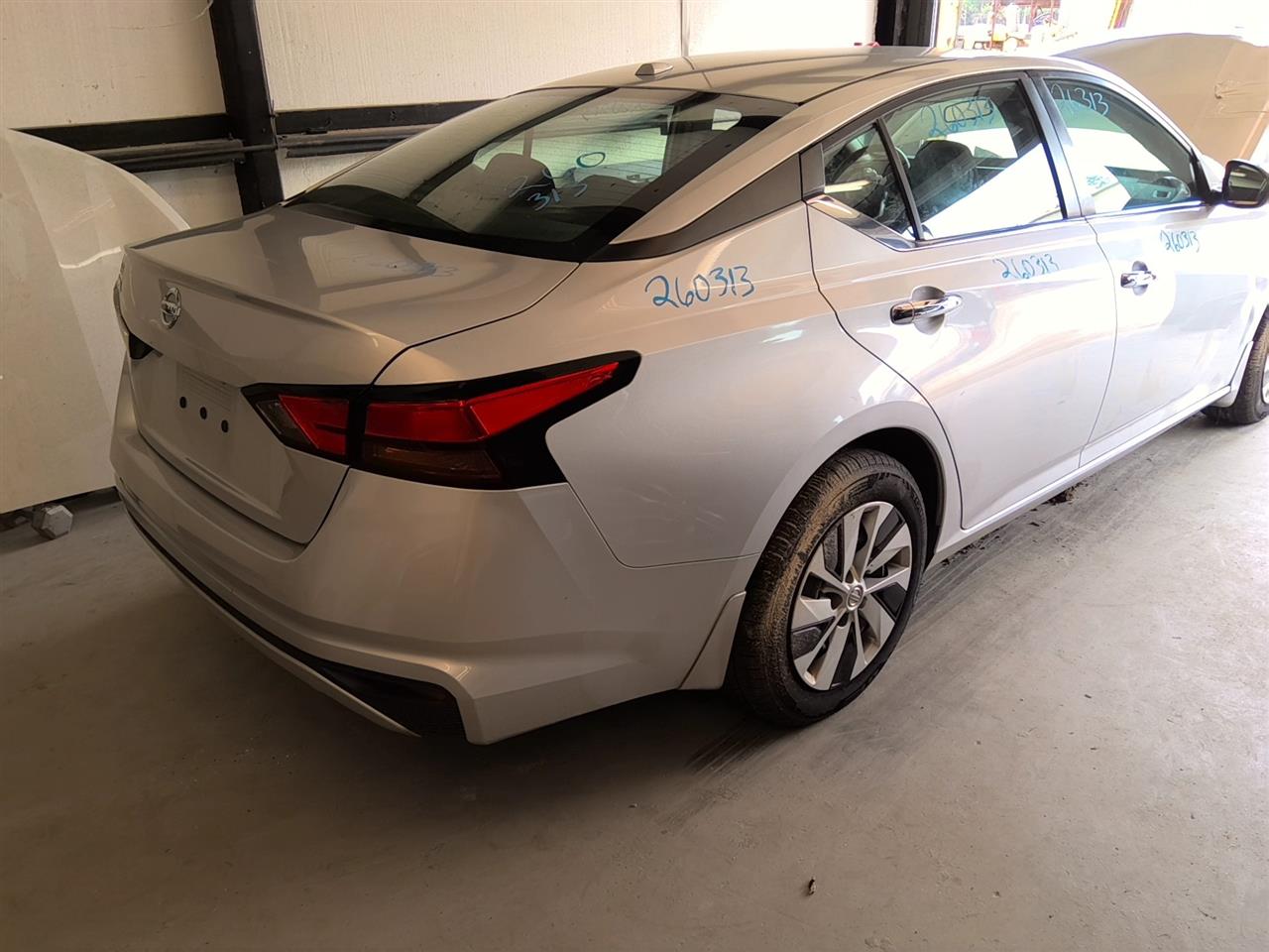 Vehicle/94372_10.jpg