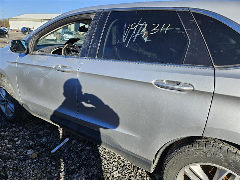 https://f005.backblazeb2.com/file/img-partshotlines-com/Inventory/EX571/Vehicle/19753_10.jpg