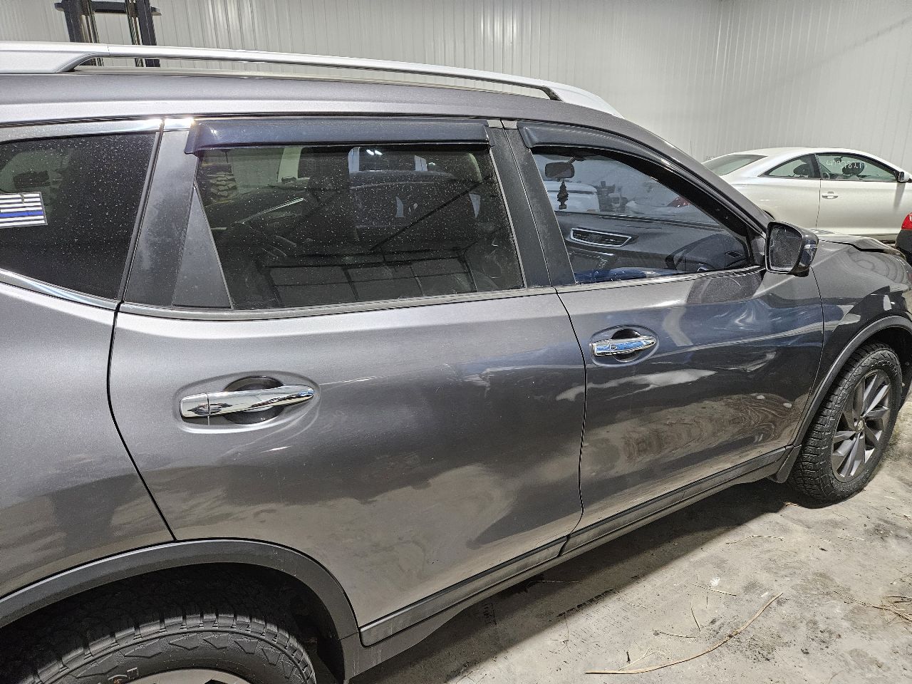 https://f005.backblazeb2.com/file/img-partshotlines-com/Inventory/EX571/Vehicle/21002_04.jpg