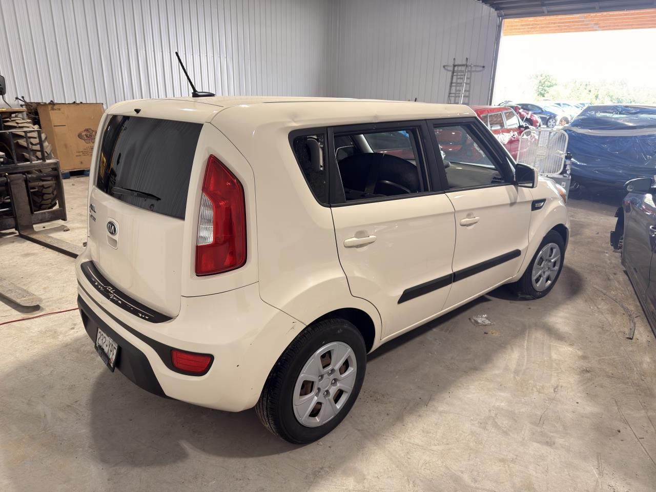 https://f005.backblazeb2.com/file/img-partshotlines-com/Inventory/EX571/Vehicle/21155_07.jpg