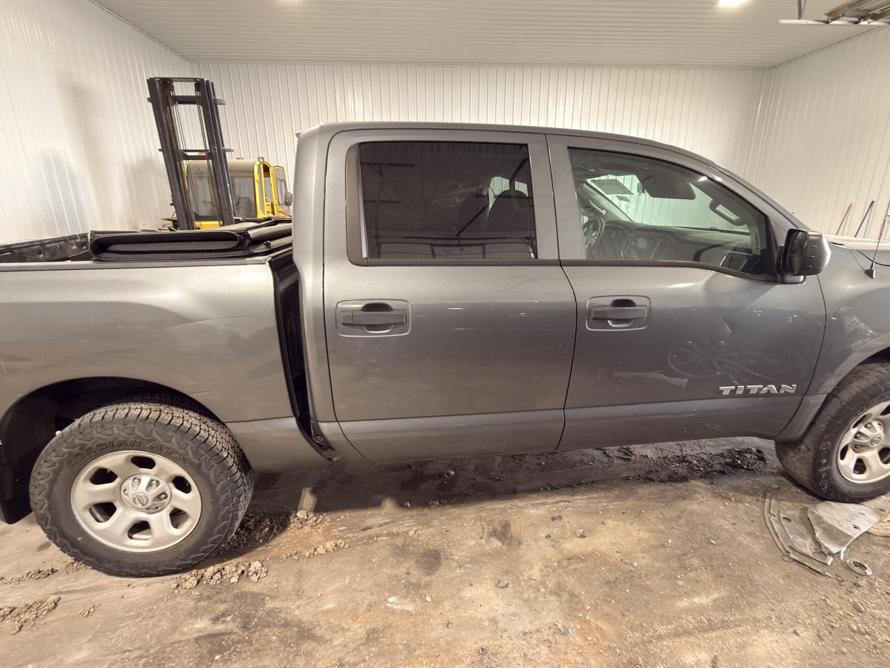 https://f005.backblazeb2.com/file/img-partshotlines-com/Inventory/EX571/Vehicle/21357_08.jpg
