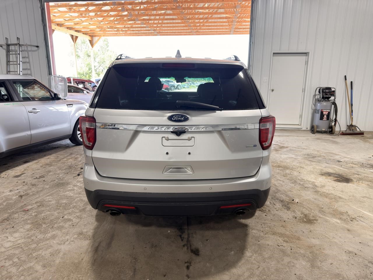 https://f005.backblazeb2.com/file/img-partshotlines-com/Inventory/EX571/Vehicle/21426_06.jpg