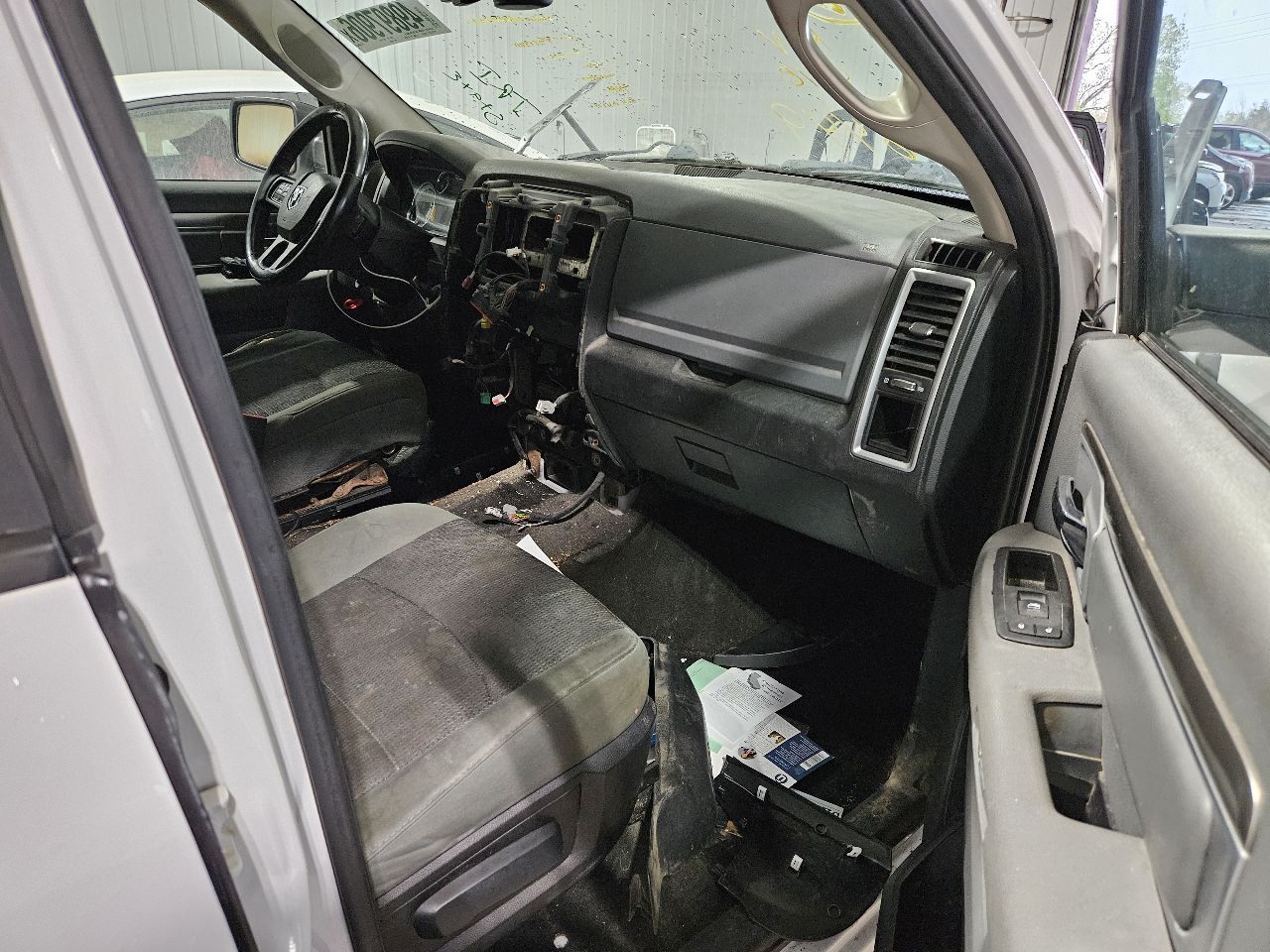 https://f005.backblazeb2.com/file/img-partshotlines-com/Inventory/EX571/Vehicle/21604_04.jpg