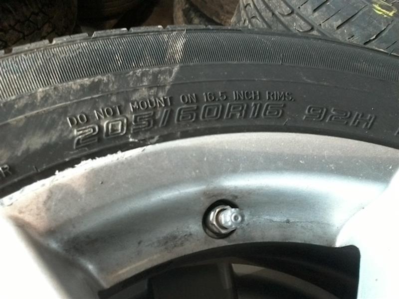https://f005.backblazeb2.com/file/img-partshotlines-com/Inventory/EX598/Vehicle/19941_09.jpg