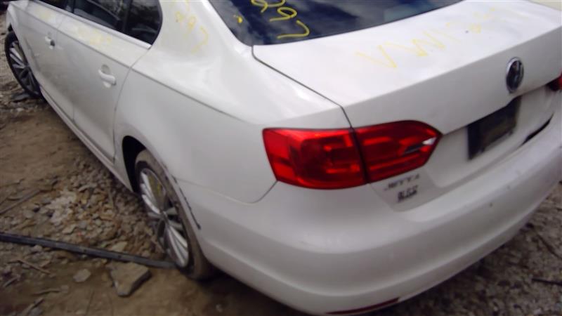 https://f005.backblazeb2.com/file/img-partshotlines-com/Inventory/EX598/Vehicle/29443_04.jpg
