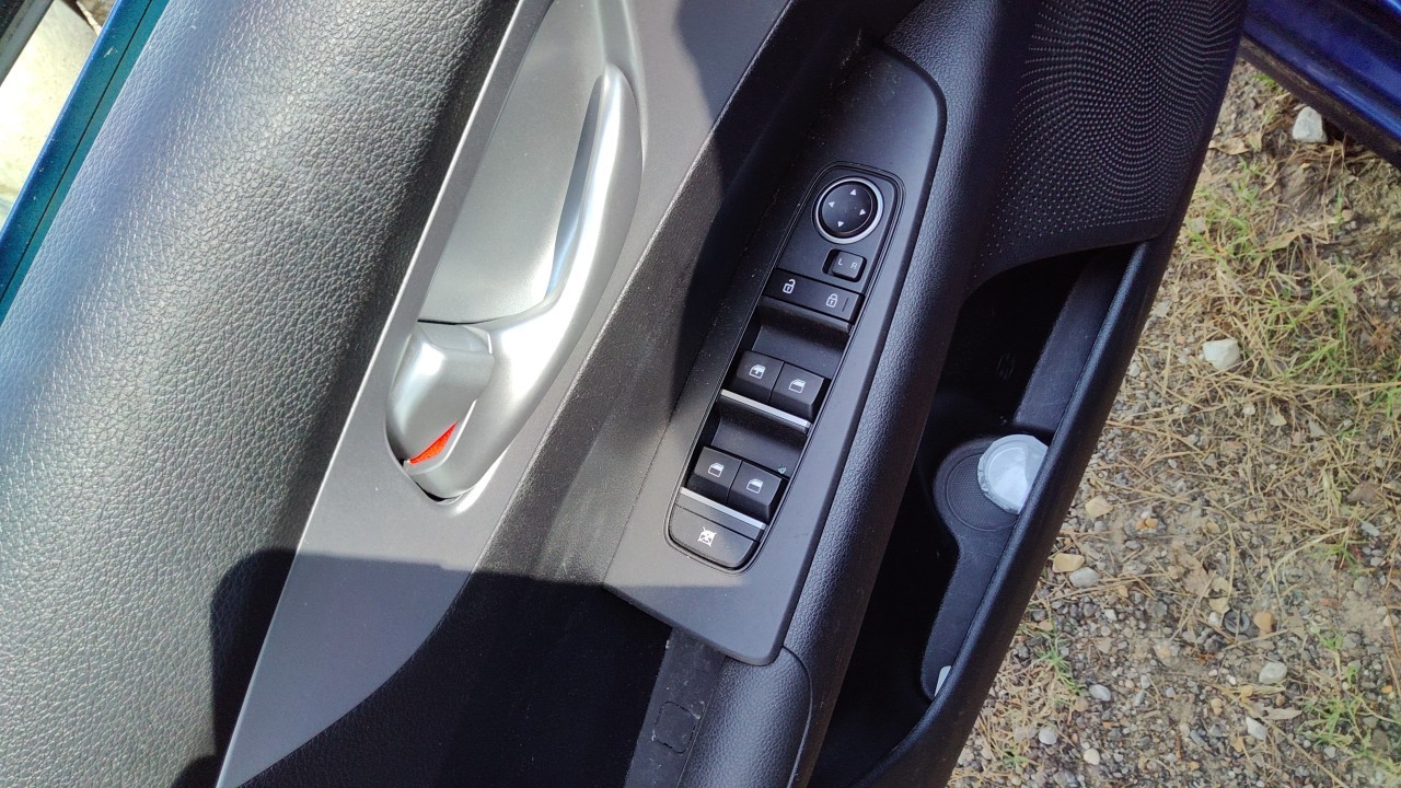 Vehicle/77829_02.jpg