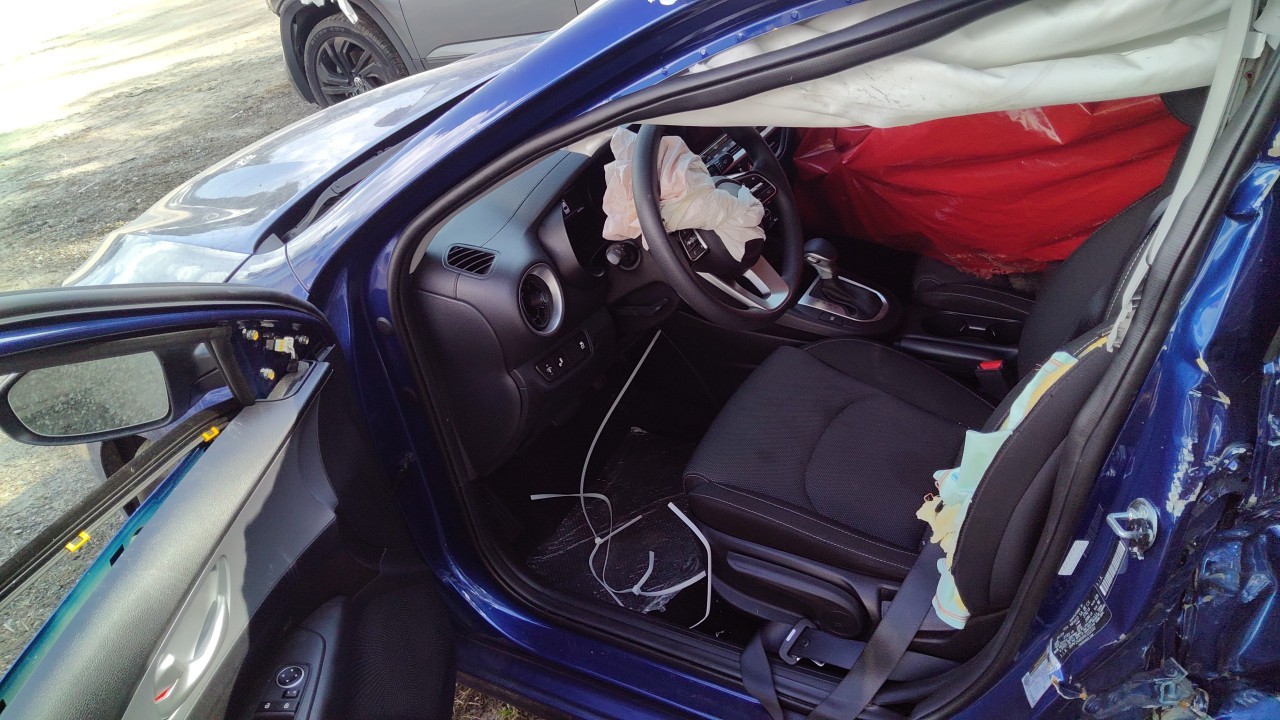 Vehicle/77829_07.jpg