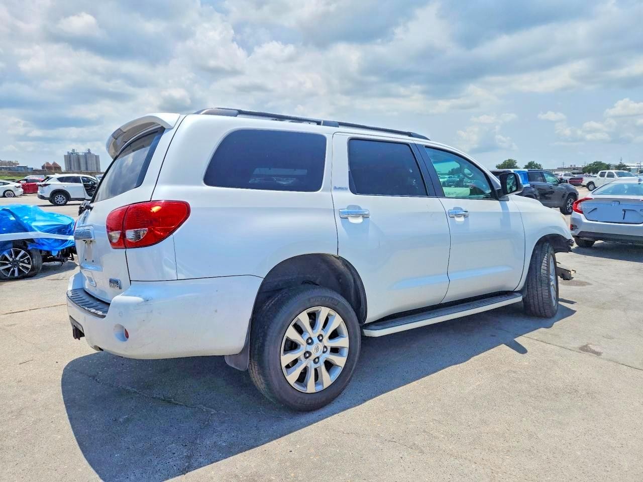 Vehicle/80071_03.jpg