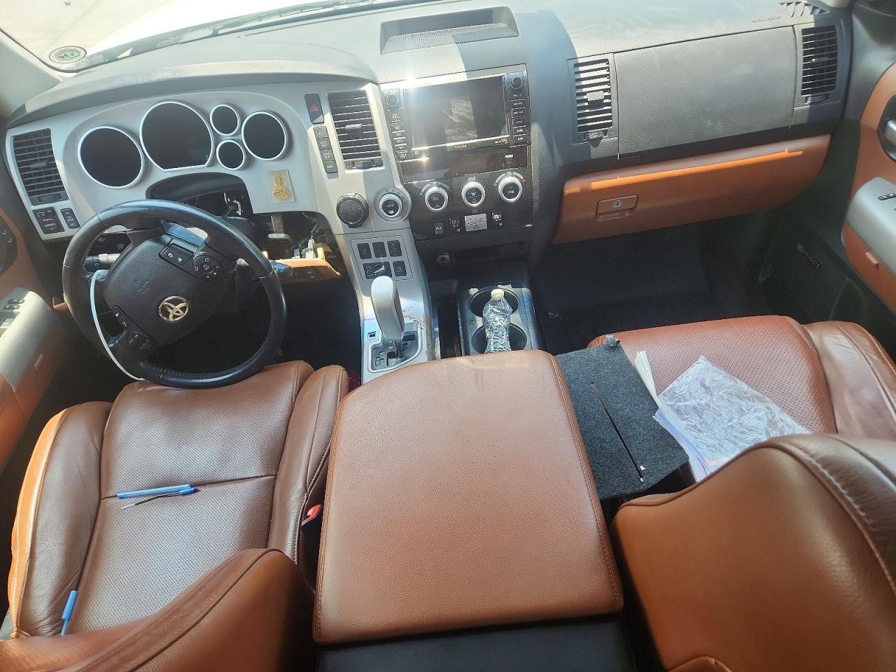 Vehicle/80071_08.jpg