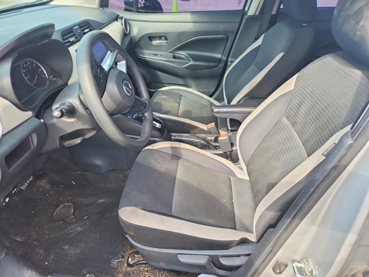 Vehicle/80110_07.jpg