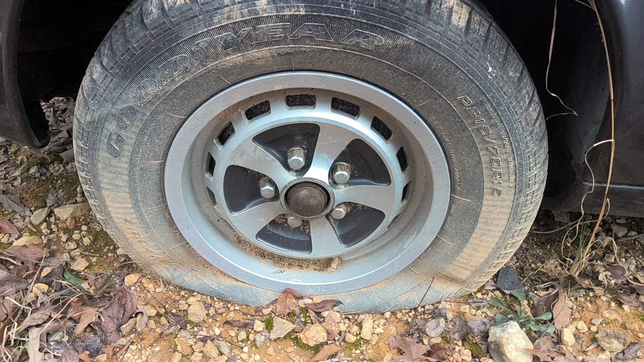 https://f005.backblazeb2.com/file/img-partshotlines-com/Inventory/EX619/Vehicle/23819_06.jpg