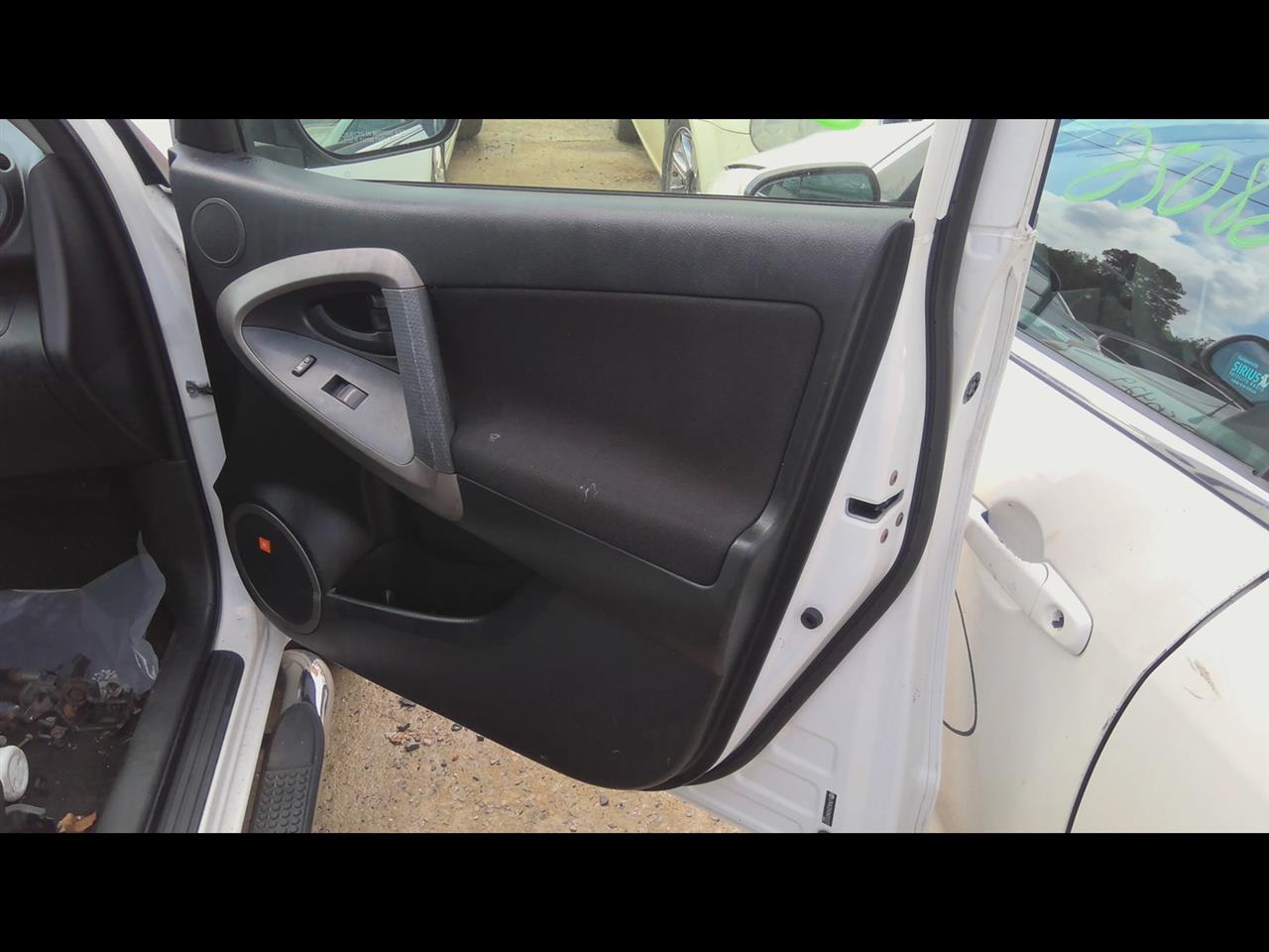 https://f005.backblazeb2.com/file/img-partshotlines-com/Inventory/EX619/Vehicle/24519_12.jpg