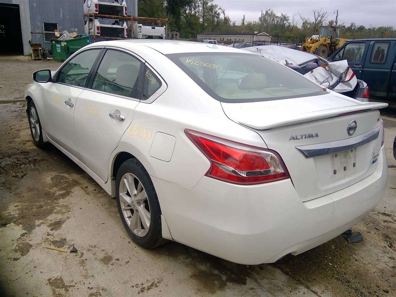 https://f005.backblazeb2.com/file/img-partshotlines-com/Inventory/EX641/Vehicle/23659_11.jpg