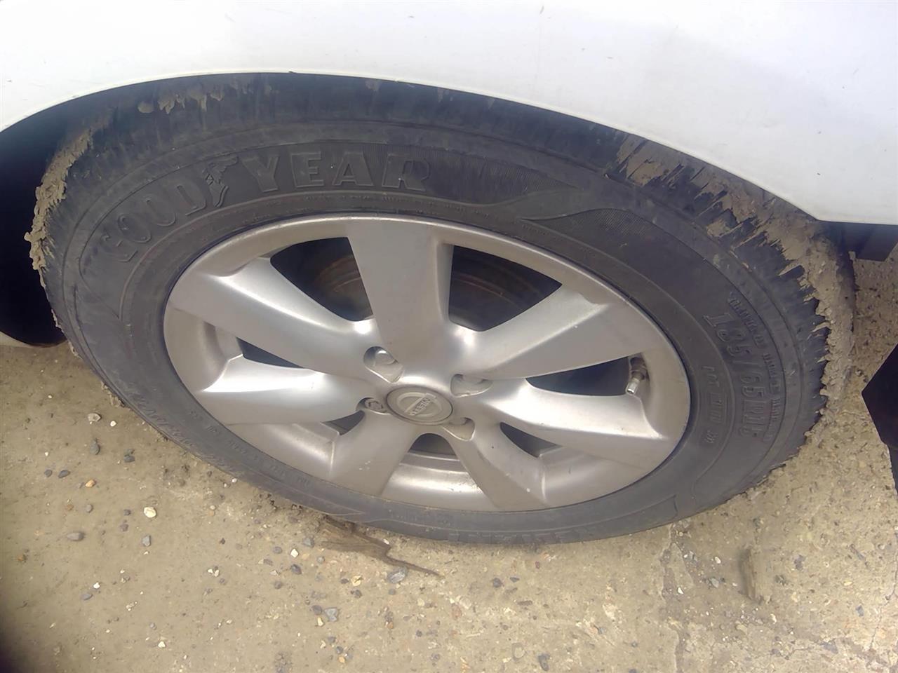 https://f005.backblazeb2.com/file/img-partshotlines-com/Inventory/EX641/Vehicle/23827_08.jpg