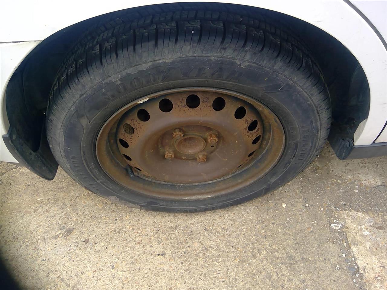https://f005.backblazeb2.com/file/img-partshotlines-com/Inventory/EX641/Vehicle/23914_11.jpg