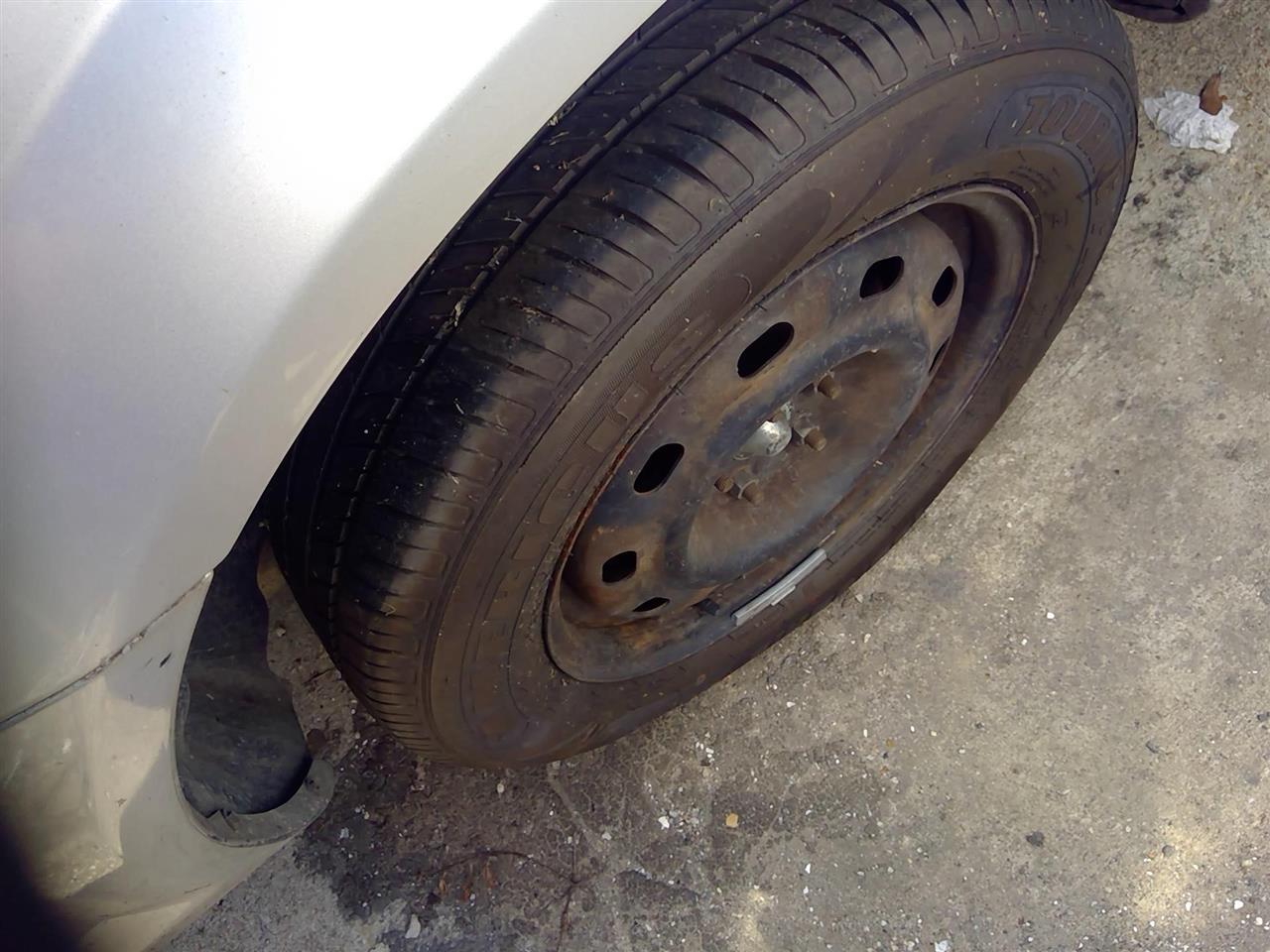 https://f005.backblazeb2.com/file/img-partshotlines-com/Inventory/EX641/Vehicle/23986_12.jpg
