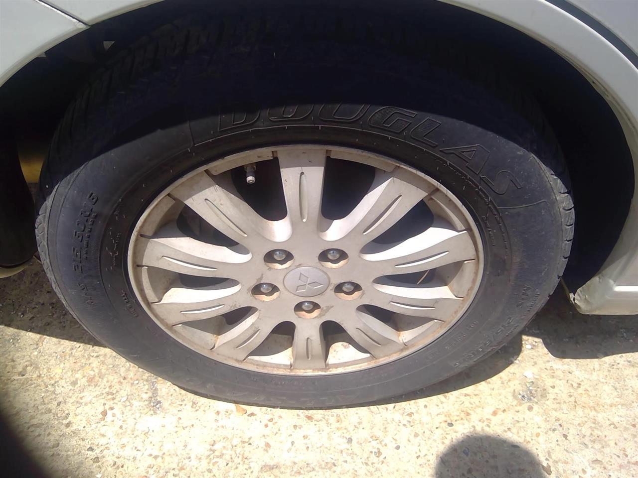 https://f005.backblazeb2.com/file/img-partshotlines-com/Inventory/EX641/Vehicle/24062_12.jpg