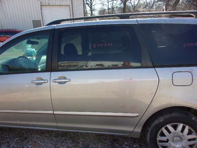 https://f005.backblazeb2.com/file/img-partshotlines-com/Inventory/EX739/Vehicle/31654_07.jpg