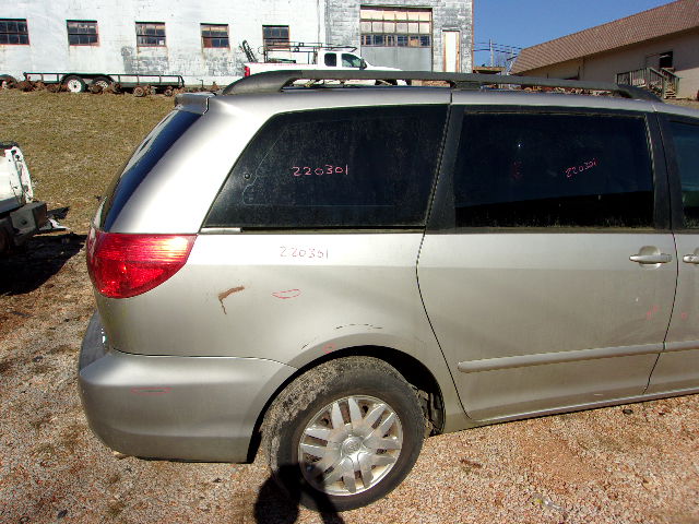 https://f005.backblazeb2.com/file/img-partshotlines-com/Inventory/EX739/Vehicle/31654_12.jpg