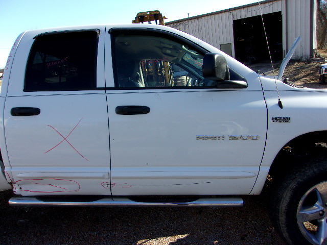 https://f005.backblazeb2.com/file/img-partshotlines-com/Inventory/EX739/Vehicle/33877_12.jpg