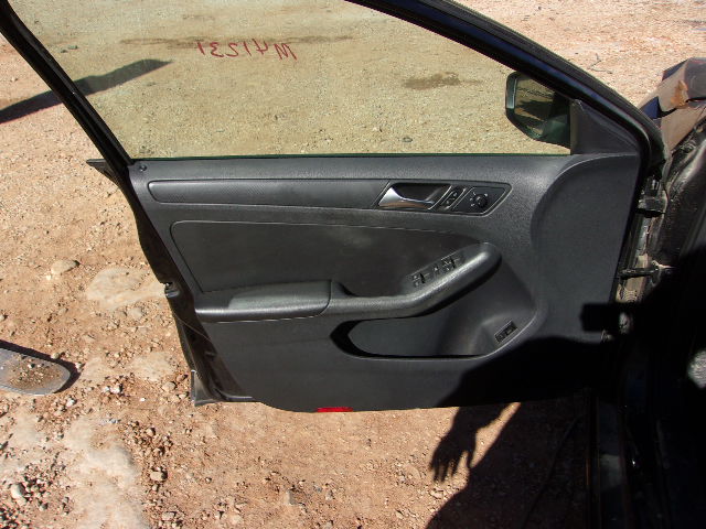 https://f005.backblazeb2.com/file/img-partshotlines-com/Inventory/EX739/Vehicle/38895_13.jpg