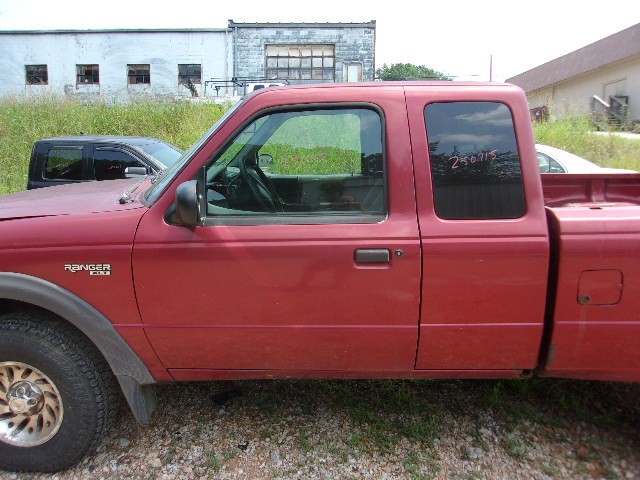 https://f005.backblazeb2.com/file/img-partshotlines-com/Inventory/EX739/Vehicle/40903_09.jpg