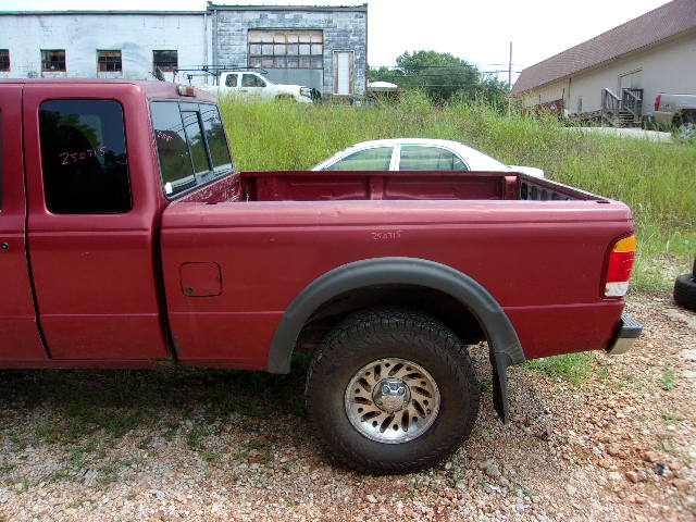 https://f005.backblazeb2.com/file/img-partshotlines-com/Inventory/EX739/Vehicle/40903_10.jpg