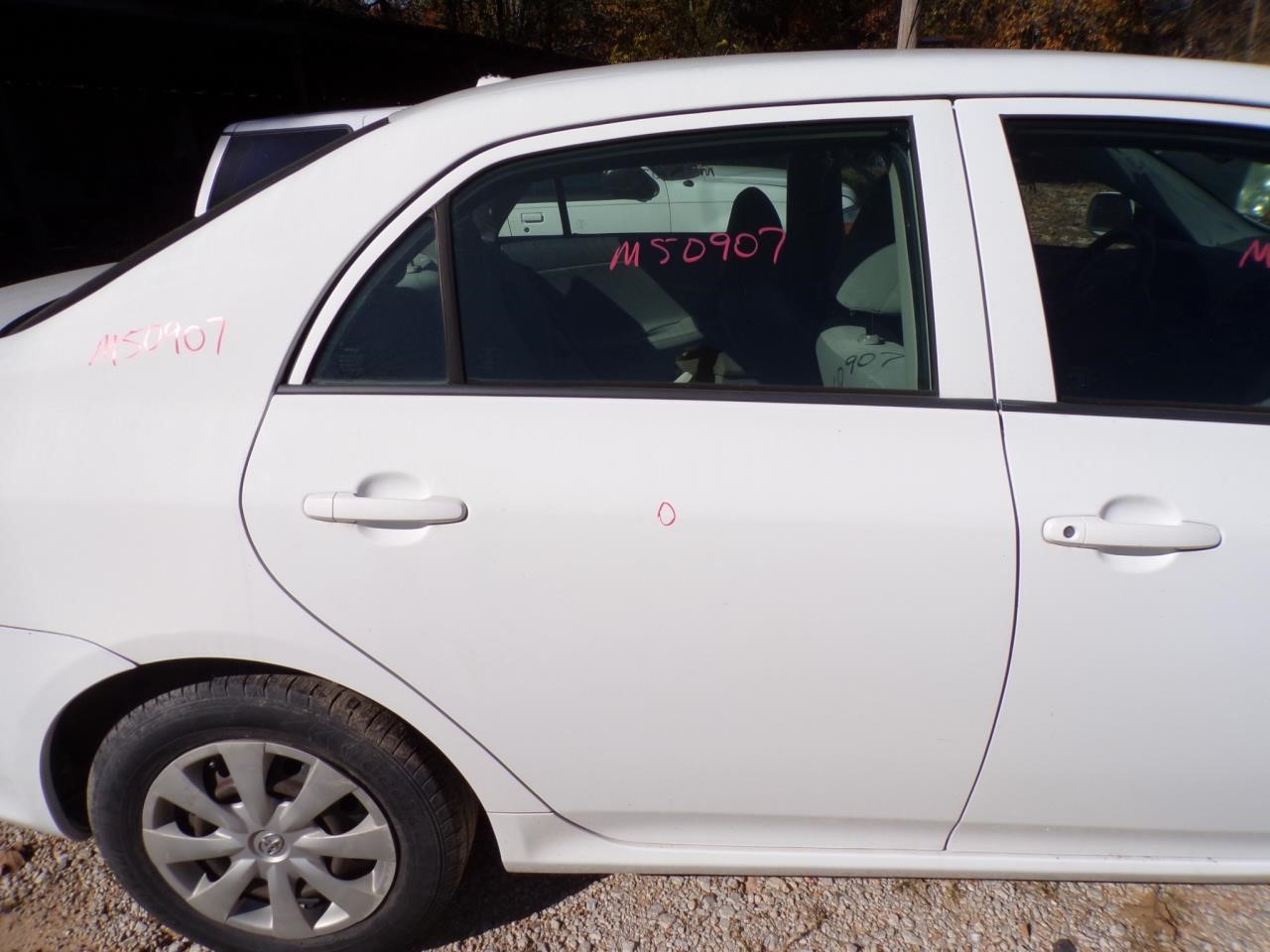 https://f005.backblazeb2.com/file/img-partshotlines-com/Inventory/EX739/Vehicle/41253_12.jpg