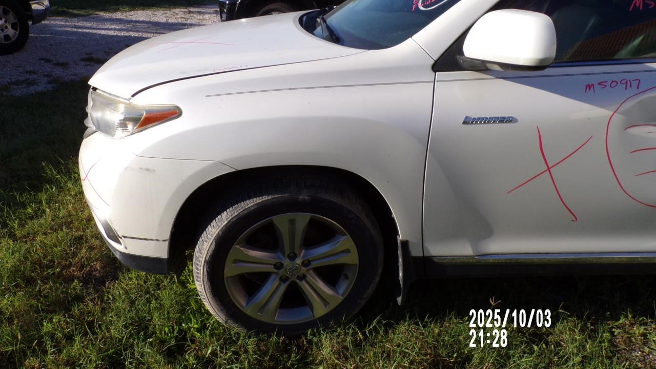 https://f005.backblazeb2.com/file/img-partshotlines-com/Inventory/EX739/Vehicle/41481_07.jpg