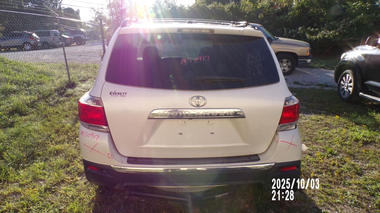 https://f005.backblazeb2.com/file/img-partshotlines-com/Inventory/EX739/Vehicle/41481_10.jpg