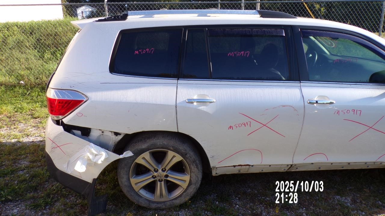 https://f005.backblazeb2.com/file/img-partshotlines-com/Inventory/EX739/Vehicle/41481_12.jpg