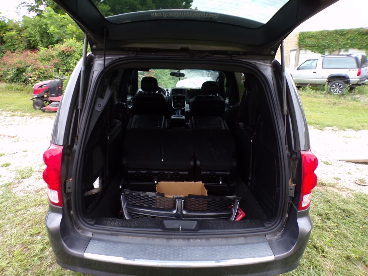 https://f005.backblazeb2.com/file/img-partshotlines-com/Inventory/EX739/Vehicle/43205_10.jpg
