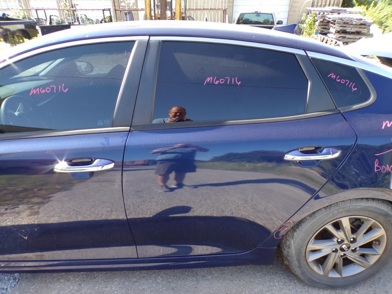 https://f005.backblazeb2.com/file/img-partshotlines-com/Inventory/EX739/Vehicle/43604_12.jpg